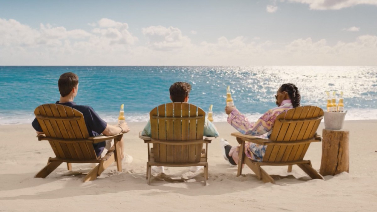 Corona And Snoop Relax Their Way to Effectiveness